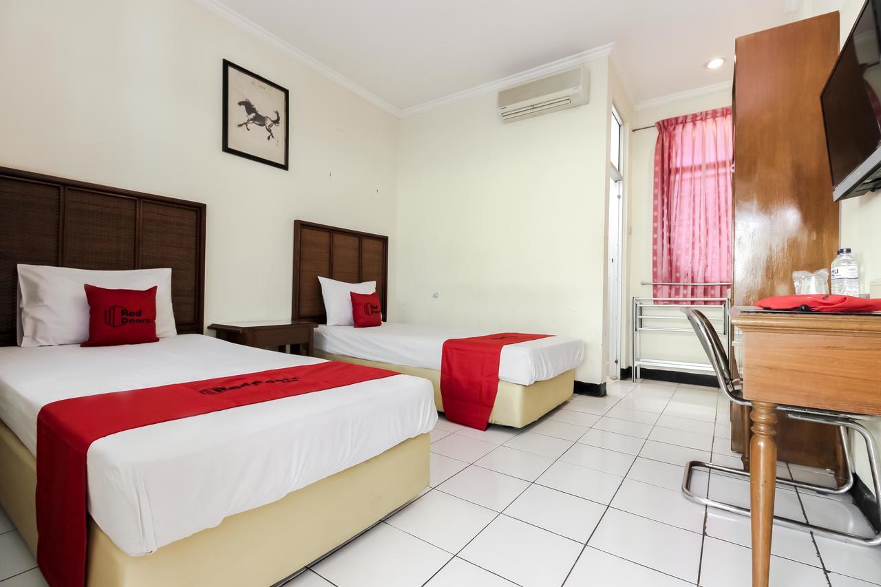 Reddoorz Plus Near Grage City Mall Cirebon Exteriör bild