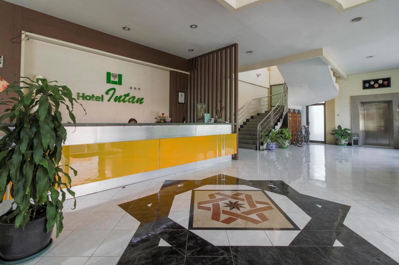 Reddoorz Plus Near Grage City Mall Cirebon Exteriör bild